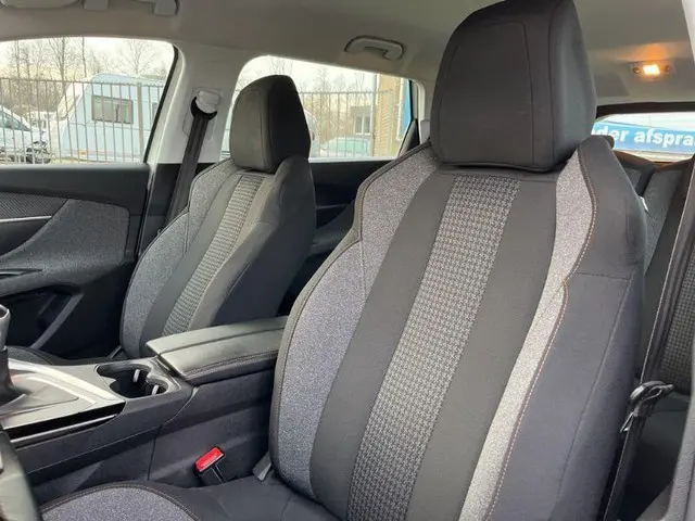 Peugeot 5008 1.2 PureTech Active 2019 Benzine 10