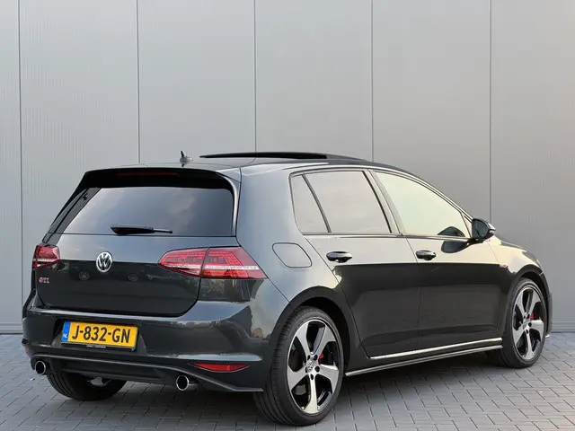 Volkswagen Golf 2