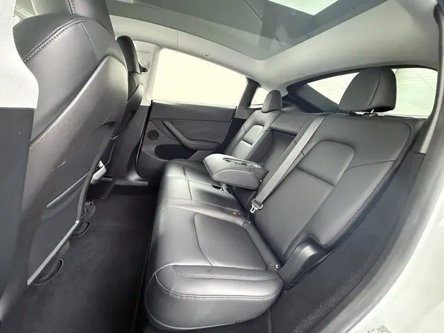 Tesla Model Y Long Range AWD 75 kWh 2022 Elektrisch 21