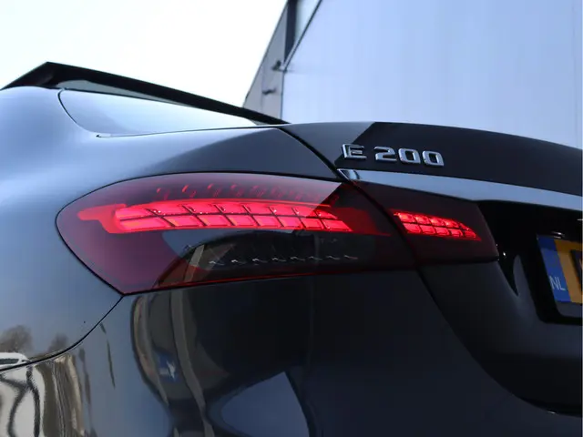 Mercedes-Benz E-Klasse 200 Luxury 2022 Hybride Benzine 16