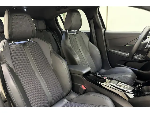 Peugeot 208 1.2 PureTech GT 2023 Benzine 15