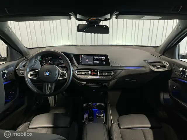 BMW 1 Serie 118i Essential Executive 2021 Benzine 12