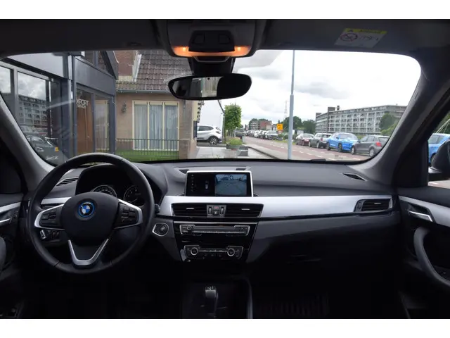 BMW X1 XDrive25e 2021 Hybride Benzine 13