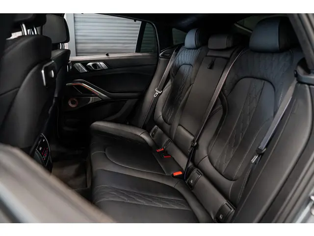 BMW X6 M60i xDrive 2023 Benzine 18