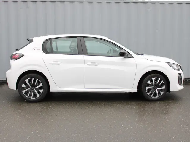 Peugeot 208 1.2 PureTech 75 Style 2025 Benzine 7
