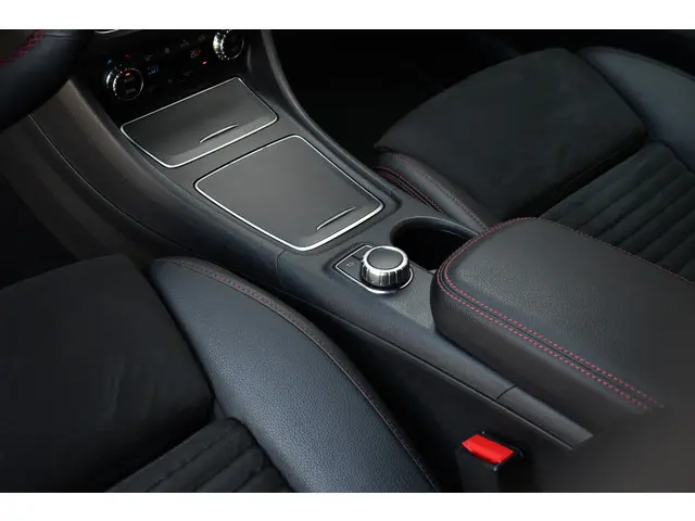 Mercedes-Benz GLA 180 AMG Night 2019 Benzine 58