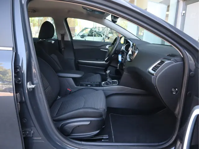 Kia Ceed 1.0 T-GDi 2022 Benzine 14