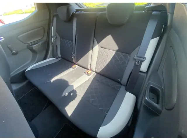 Nissan Micra 1.0L Acenta 2017 Benzine 6