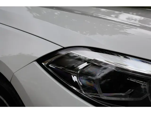 BMW 1 Serie 116i High Executive 2022 Benzine 12