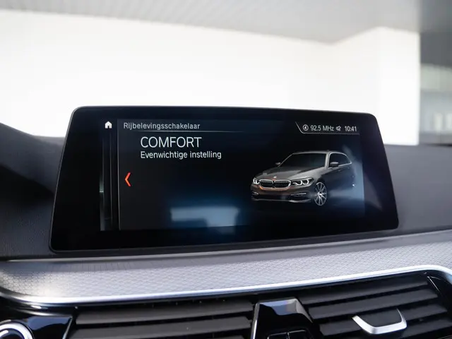 BMW 5 Serie Touring 530i 2019 Benzine 30