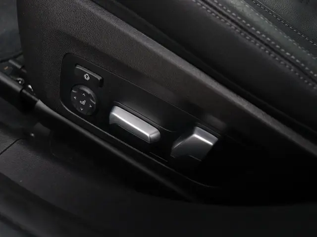 BMW 3 Serie Sedan 330e 2023 Hybride Benzine 14