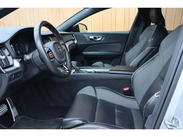 Volvo V60 2.0 T4 R-Design org. NL-auto 2019 Benzine 8