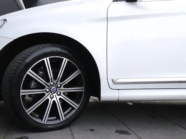 Volvo XC60 2.0 T5 R-Design 2017 Benzine 18