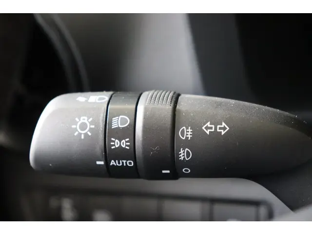 Toyota C-HR 1.8 Hybrid 140 Dynamic 2026 Hybride Benzine 17