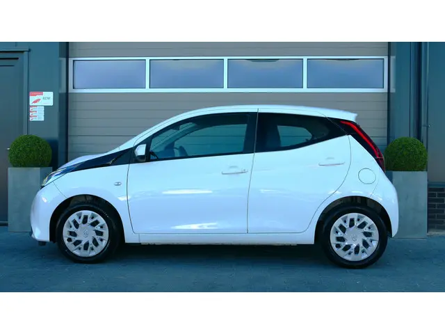 Toyota Aygo 1.0 VVT-i x-play 2020 Benzine 11