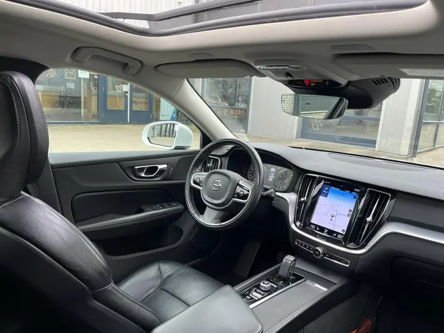 Volvo V60 2.0 B3 Business Pro 2020 Benzine 45