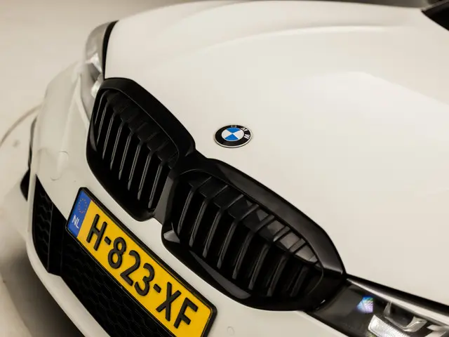 BMW 3 Serie 320i M Sport 2020 Benzine 16