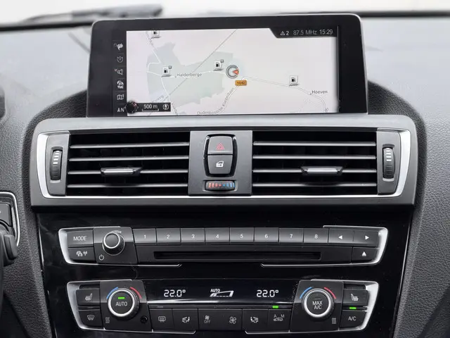 BMW 1 Serie 120i M Sport High Executive 2017 Benzine 14