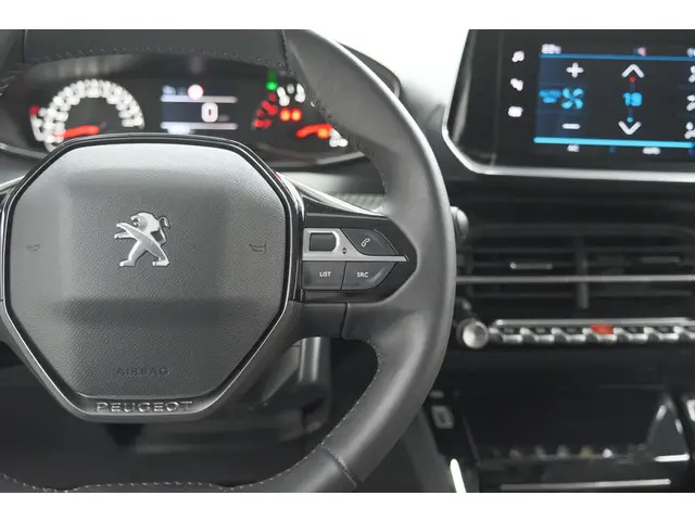 Peugeot 208 PureTech 100 Allure Pack 2023 Benzine 31