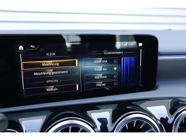 Mercedes-Benz A-Klasse 250 e Luxury 2021 Hybride Benzine 21
