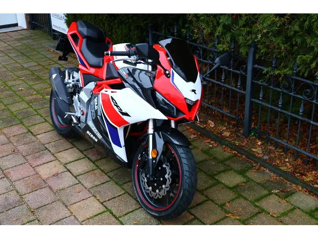 Yamaha YZF R125 TRMOTOR 125 GP-ONE [A1 A2] 2026 Benzine 10