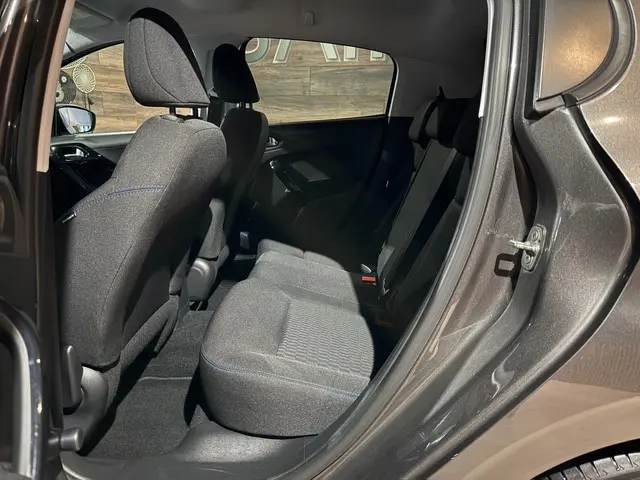 Peugeot 208 1.2 PureTech | Signature |NAP | 2019 Benzine 8