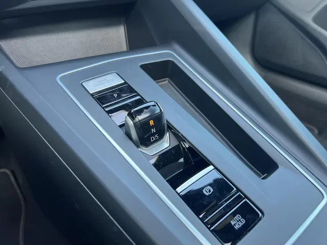 Volkswagen Golf 1.5 TSI eHybrid R-Line 2022 Benzine 11