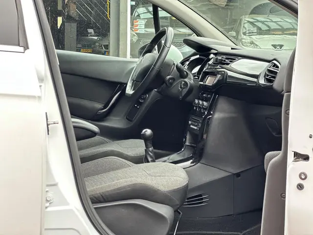 Citroën C3 1.0 PureTech koopje 2015 Benzine 4