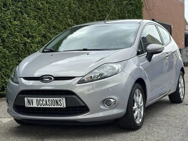 Ford Fiesta 1.4 Titanium 2012 Benzine 2
