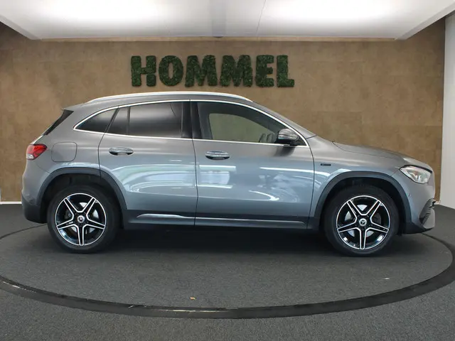 Mercedes-Benz GLA 250 e Style 2020 Hybride Benzine 10
