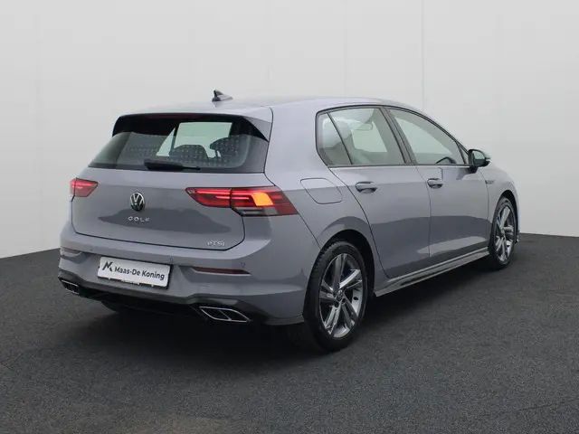 Volkswagen Golf 1.5 eTSI 130pk DSG R-Line 2024 Benzine 2