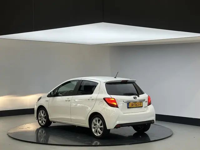 Toyota Yaris 1.5 Hybrid Comfort 2015 Hybride Benzine 5