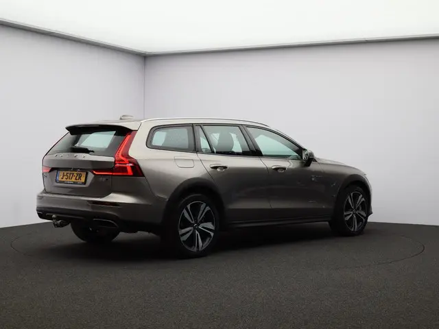 Volvo V60 Cross Country 2.0 B5 AWD Pro 2020 Benzine 2