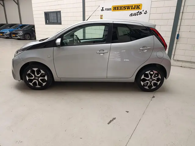 Toyota Aygo 1.0 VVT-i x-joy 2021 Benzine 4