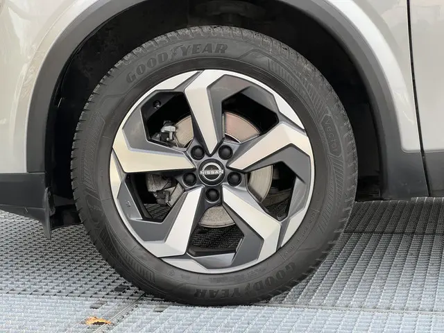 Nissan QASHQAI 1.3 MHEV Xtronic N-Connecta 2023 Benzine 28