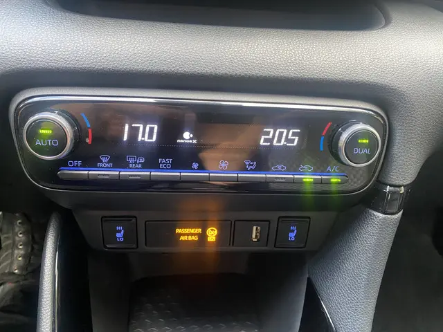 Toyota Yaris 1.5 Hybrid Executive 2023 Hybride Benzine 28