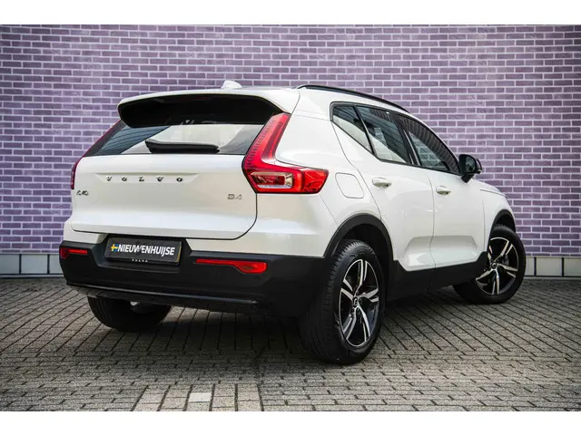 Volvo XC40 2.0 B4 Plus Dark 2024 Benzine 2