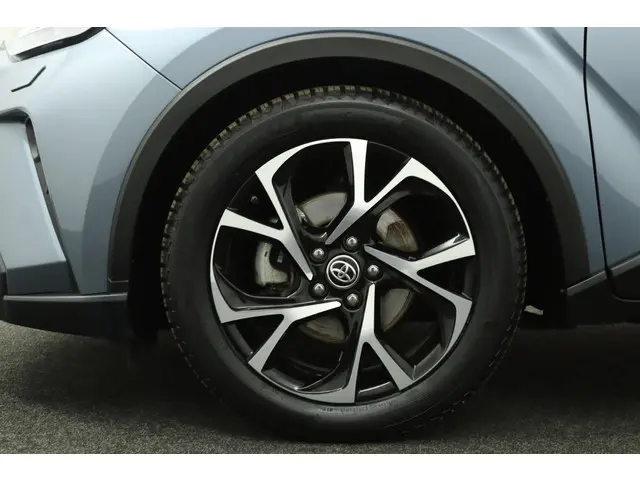 Toyota C-HR 1.8 Hybrid Executive 2022 Hybride Benzine 37