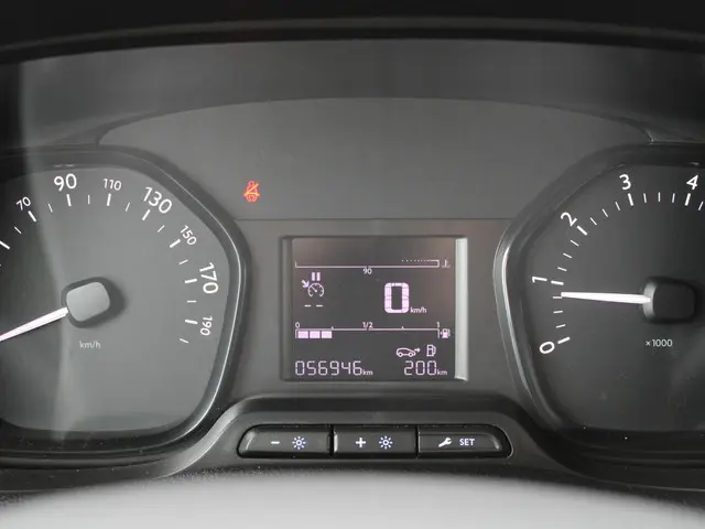 Peugeot Expert 1.5 BlueHDI 100 Long Premium 2021 Diesel 13