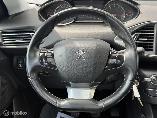 Peugeot 308 1.2|Pano|Carplay|Cruise 2017 Benzine 10