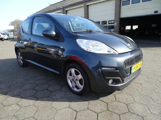 Peugeot 107 1.0 Active AUTOMAAT/AIRCO/LMV/PDC 2013 Benzine 2
