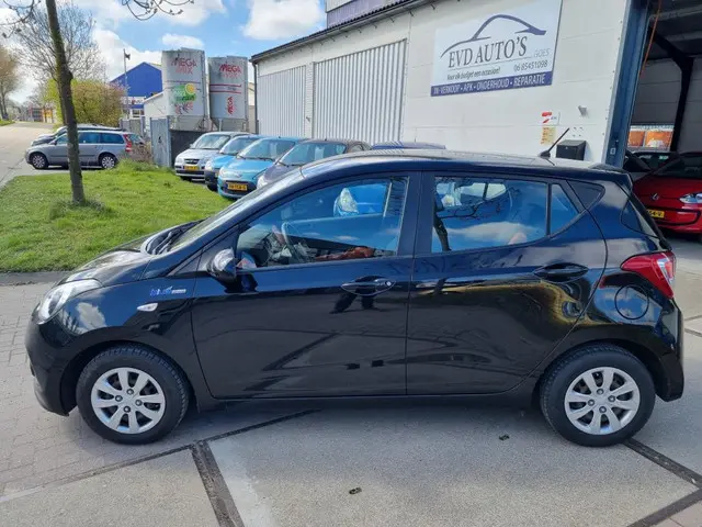 Hyundai i10 1.0i i-Motion Comfort 2015 Benzine 2