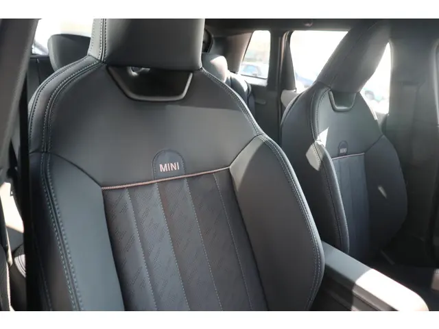 MINI 5-Deurs Cooper C 2025 Benzine 7
