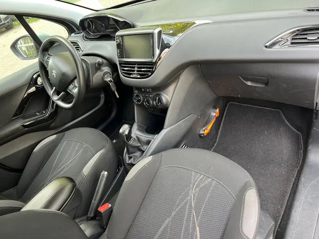 Peugeot 208 1.2 VTi Active 2013 Benzine 10