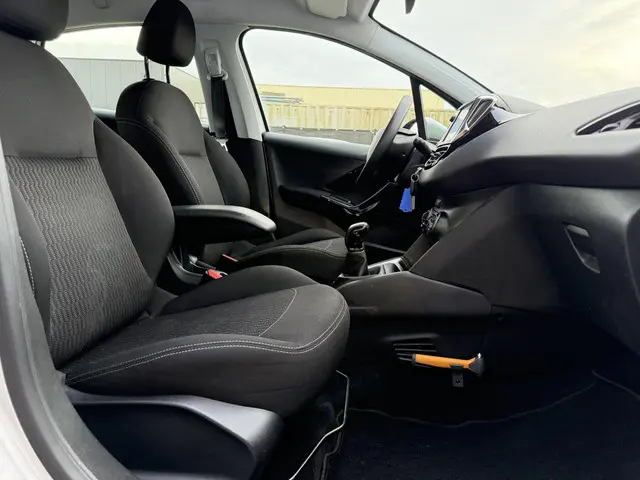 Peugeot 208 1.2 PureTech Blue Lion 2018 Benzine 8