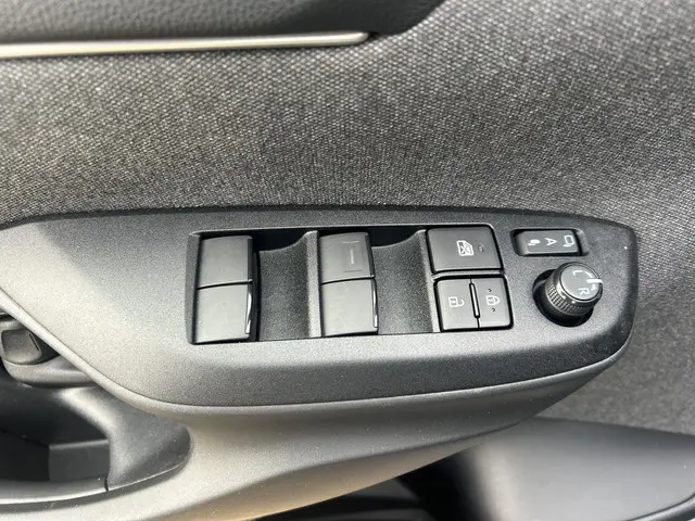 Toyota Yaris 1.5 Hybrid Executive 2021 Hybride Benzine 8