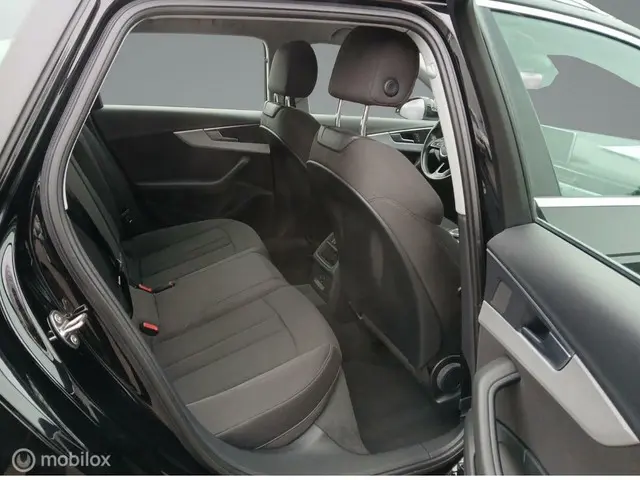 Audi A4 Ultra sport 2018 Benzine 4