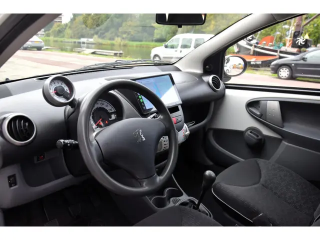 Peugeot 107 1.0-12V XR Carplay Navigatie 2012 Benzine 12