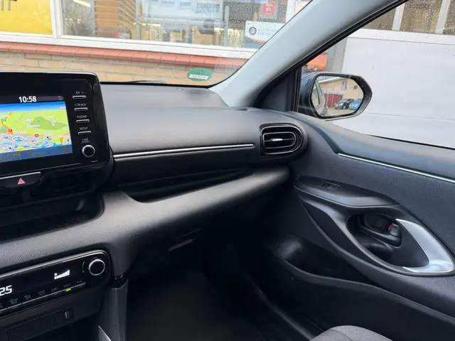 Toyota Yaris 1.5 Hybrid Active 2022 Hybride Benzine 23