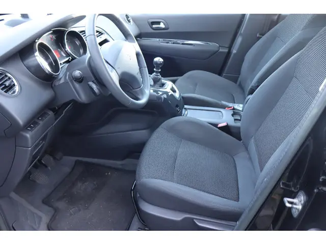 Peugeot 5008 1.6 HDi Active 5p. 2014 Diesel 19